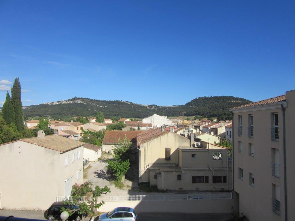 Location village de Roquefort La Bédoule immeuble récent