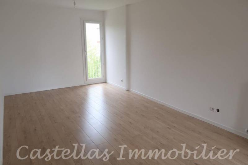 Location appartement T4 Cassis  avec balcon et cave dans copropriété au calme avec parking facile