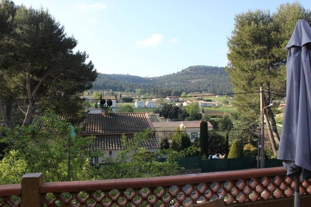 Appartement 4/5 Roquefort la Bédoule au 1er étage d'une villa avec terrasse vue dégagée et garage